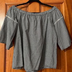 Women’s off the shoulder top!